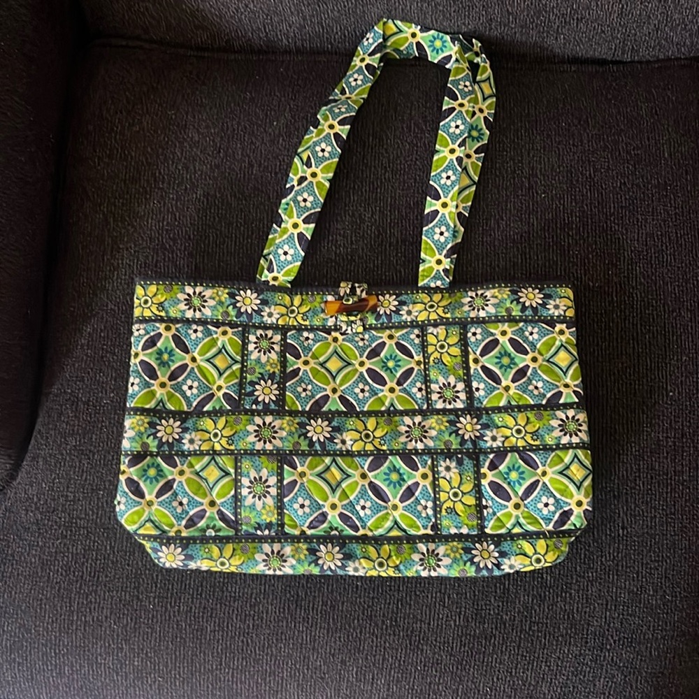 Like new Vera Bradley tote bag very cute I just prefer the long strap